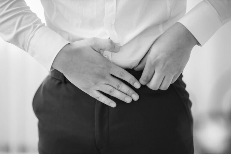 쏘팔메토 효능과 복용법이 필요한 중장년 남성의 전립선 배뇨 불편 모습